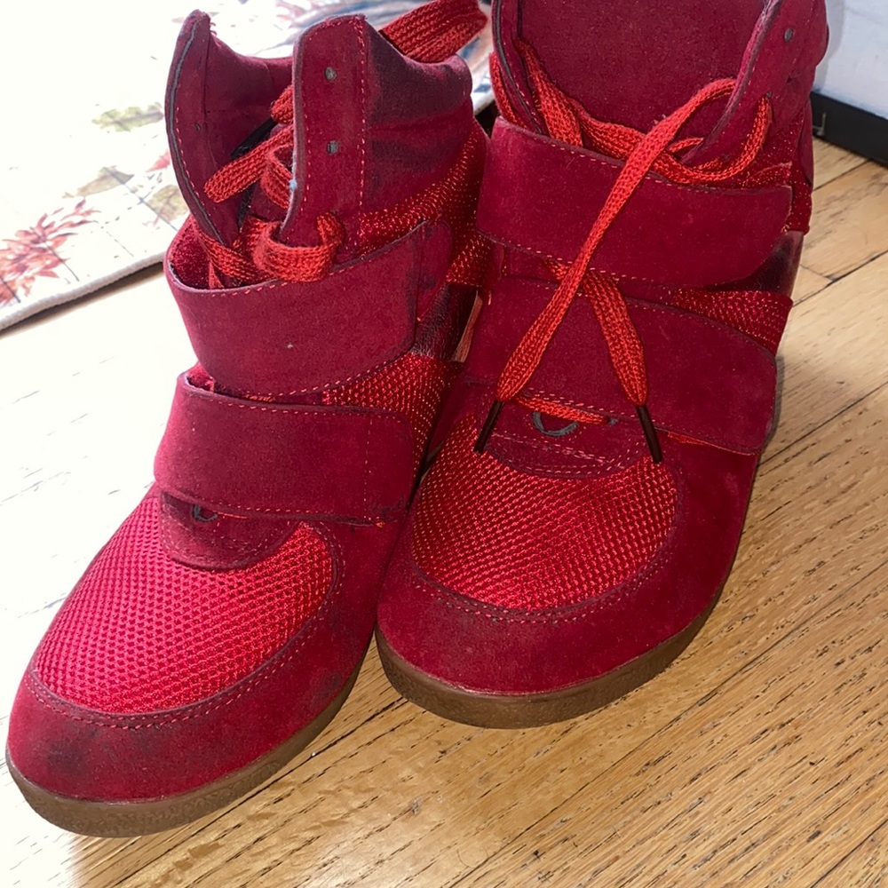 Red wedge heel sneakers